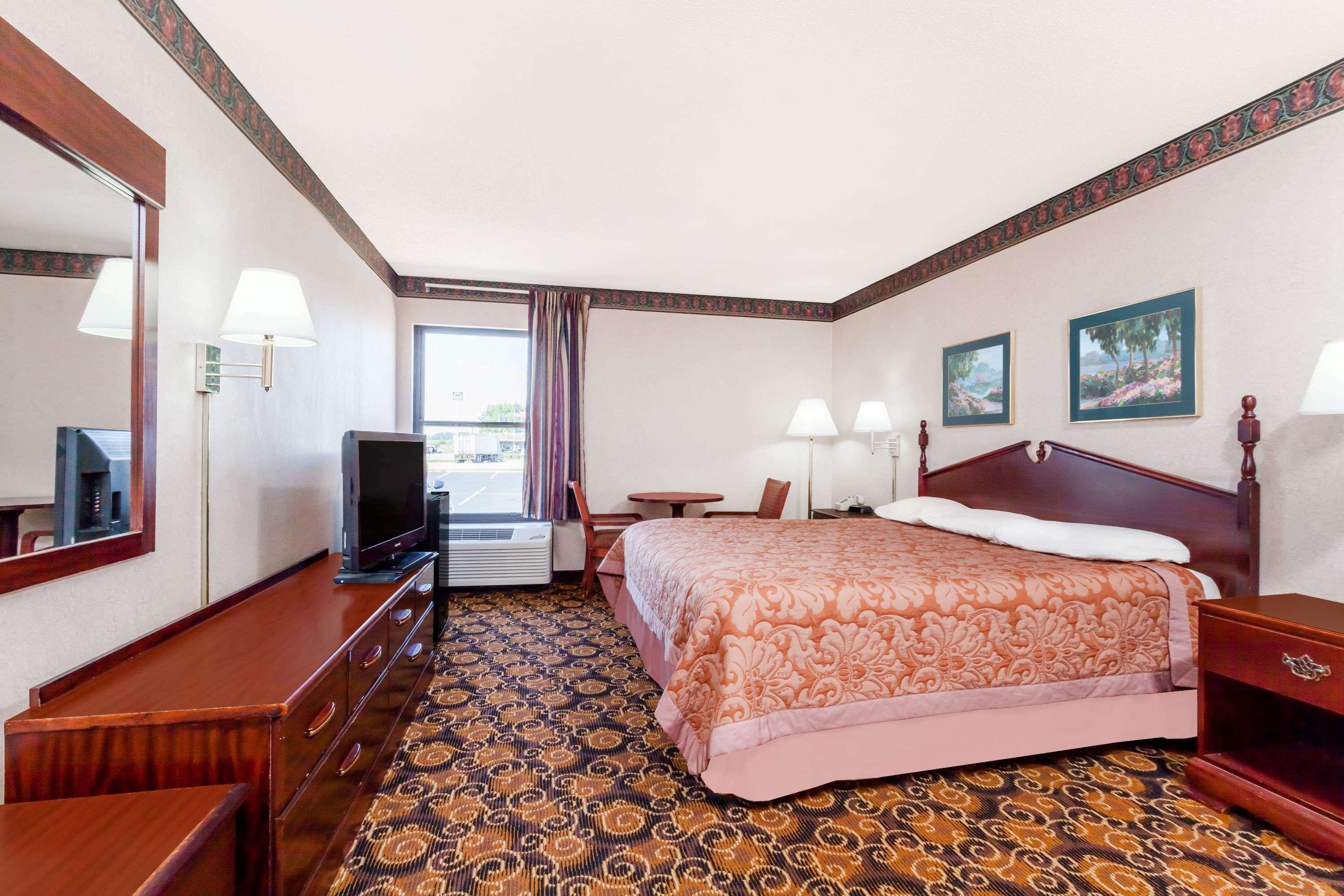 Super 8 By Wyndham Evansville North Stacer Екстериор снимка