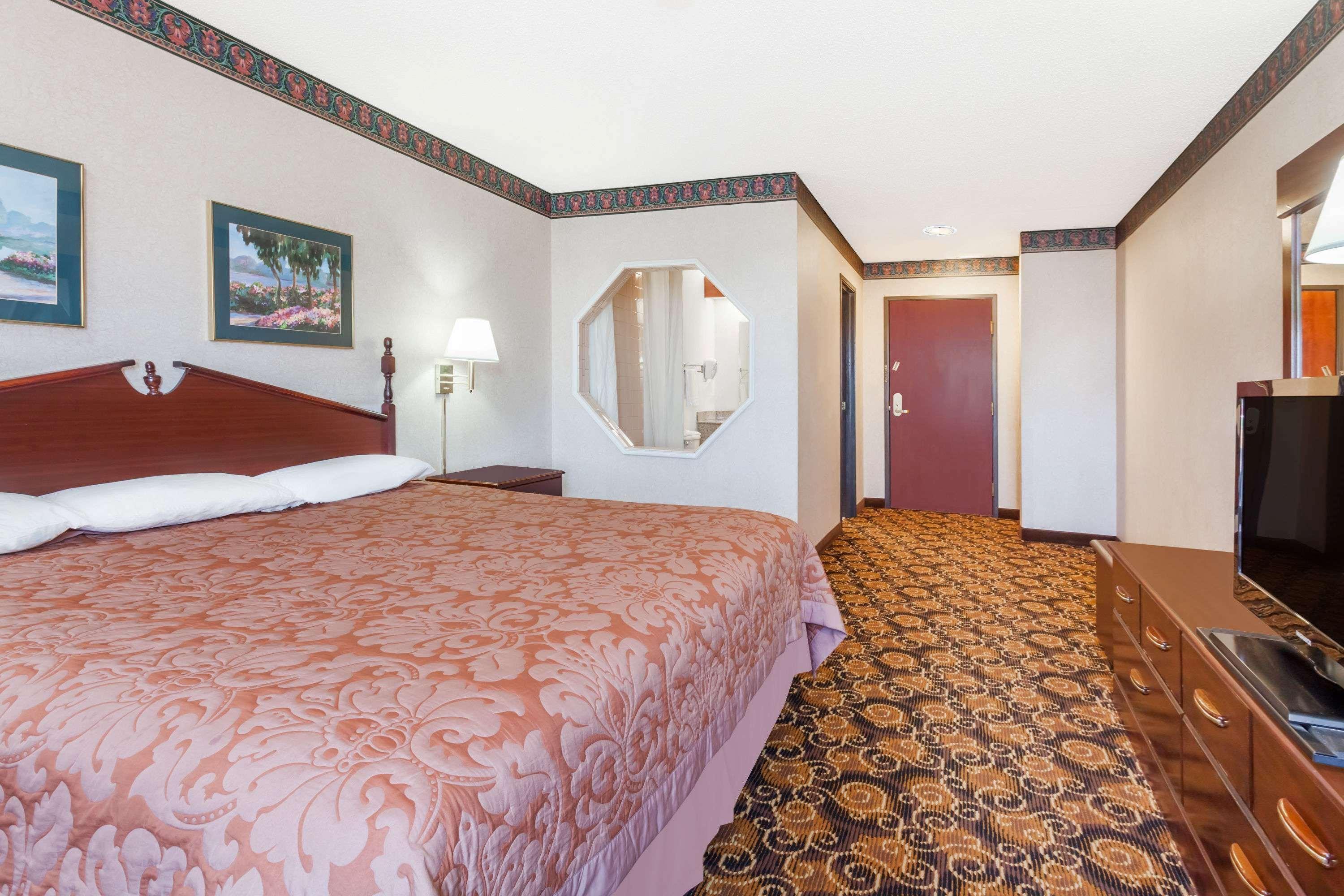 Super 8 By Wyndham Evansville North Stacer Екстериор снимка