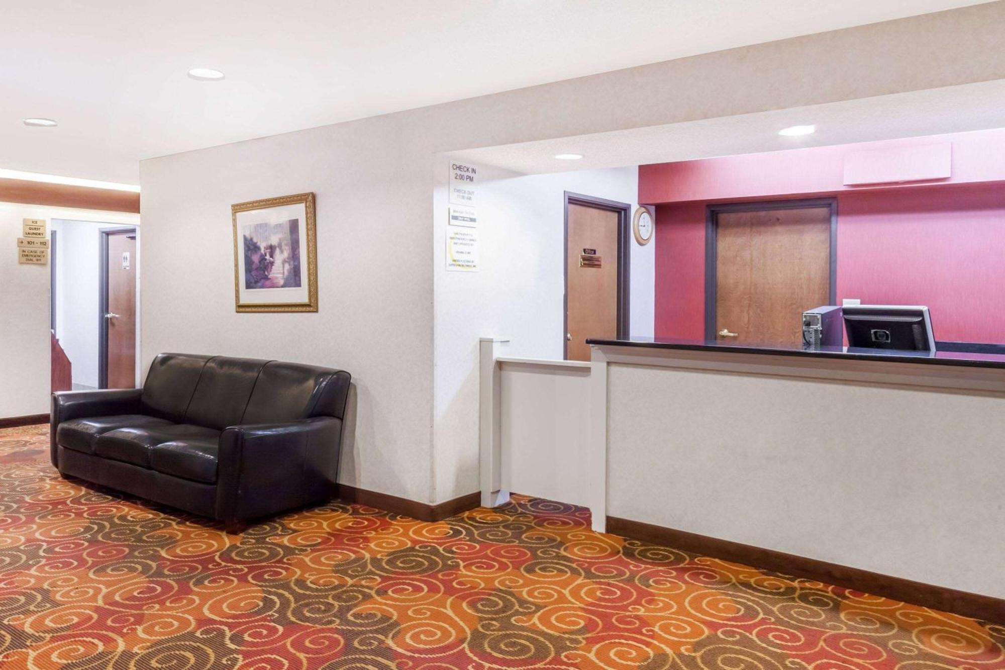 Super 8 By Wyndham Evansville North Stacer Екстериор снимка
