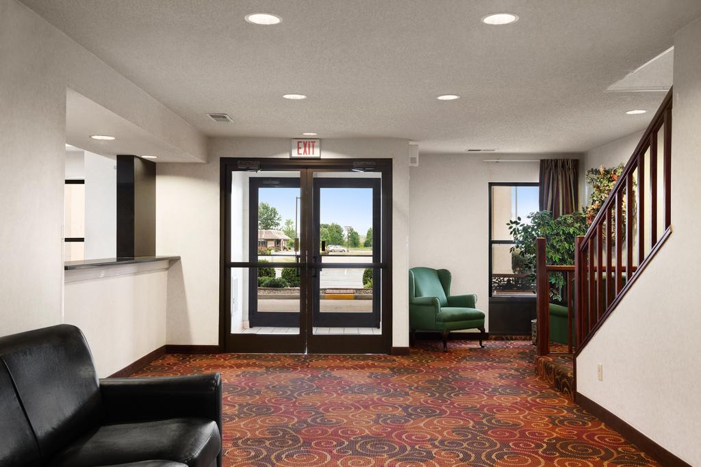 Super 8 By Wyndham Evansville North Stacer Екстериор снимка