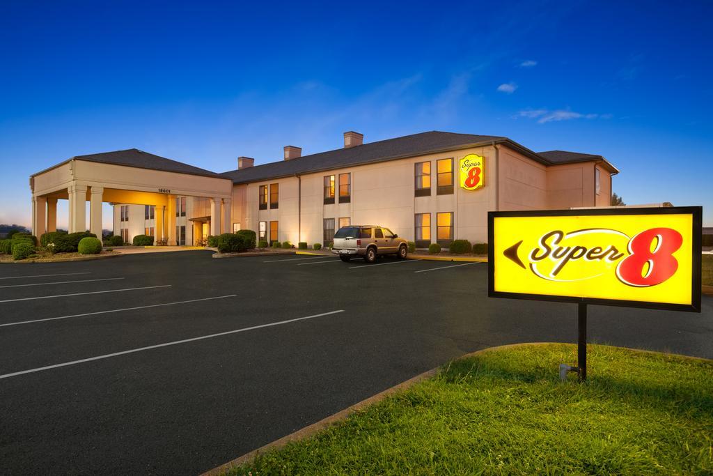 Super 8 By Wyndham Evansville North Stacer Екстериор снимка