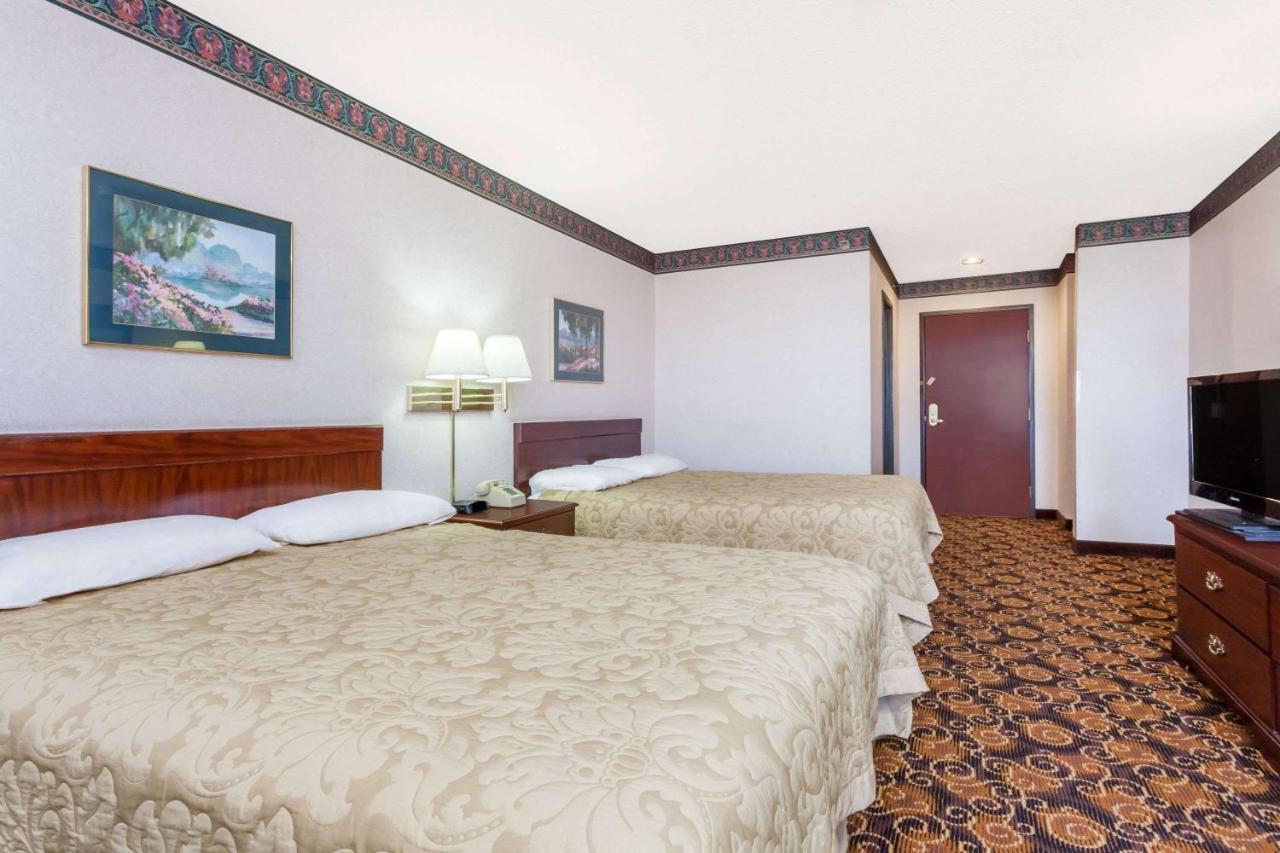 Super 8 By Wyndham Evansville North Stacer Екстериор снимка